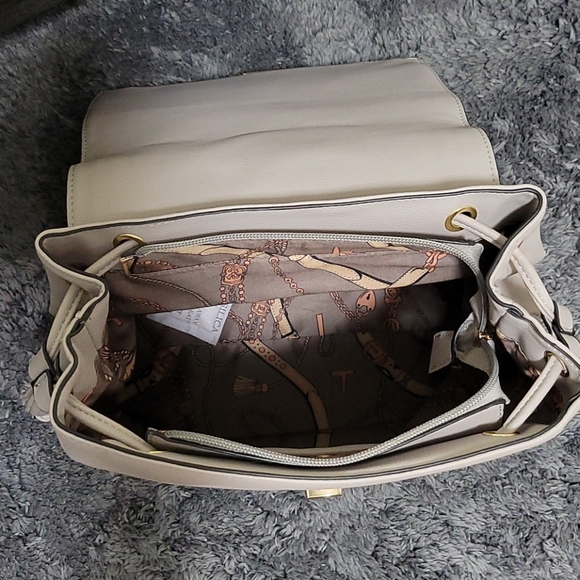 Backpack - Picture 4 of 4